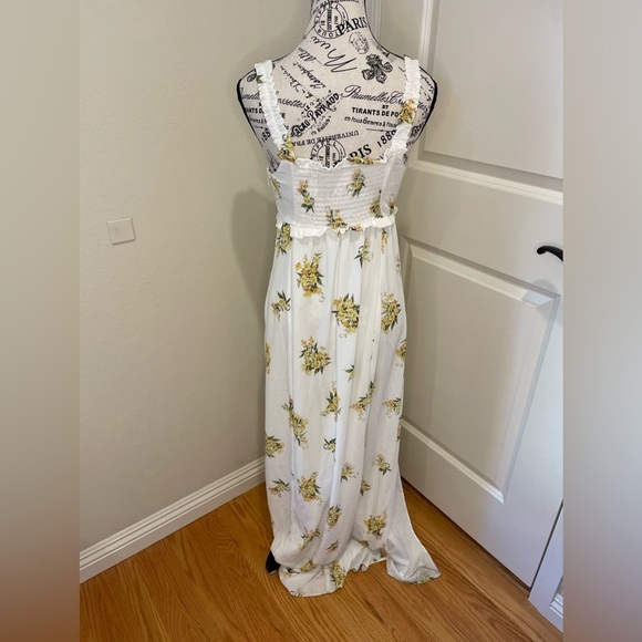 Show Me Your MuMu size Medium White Floral Dress With two Front Slits - Picture 4 of 16